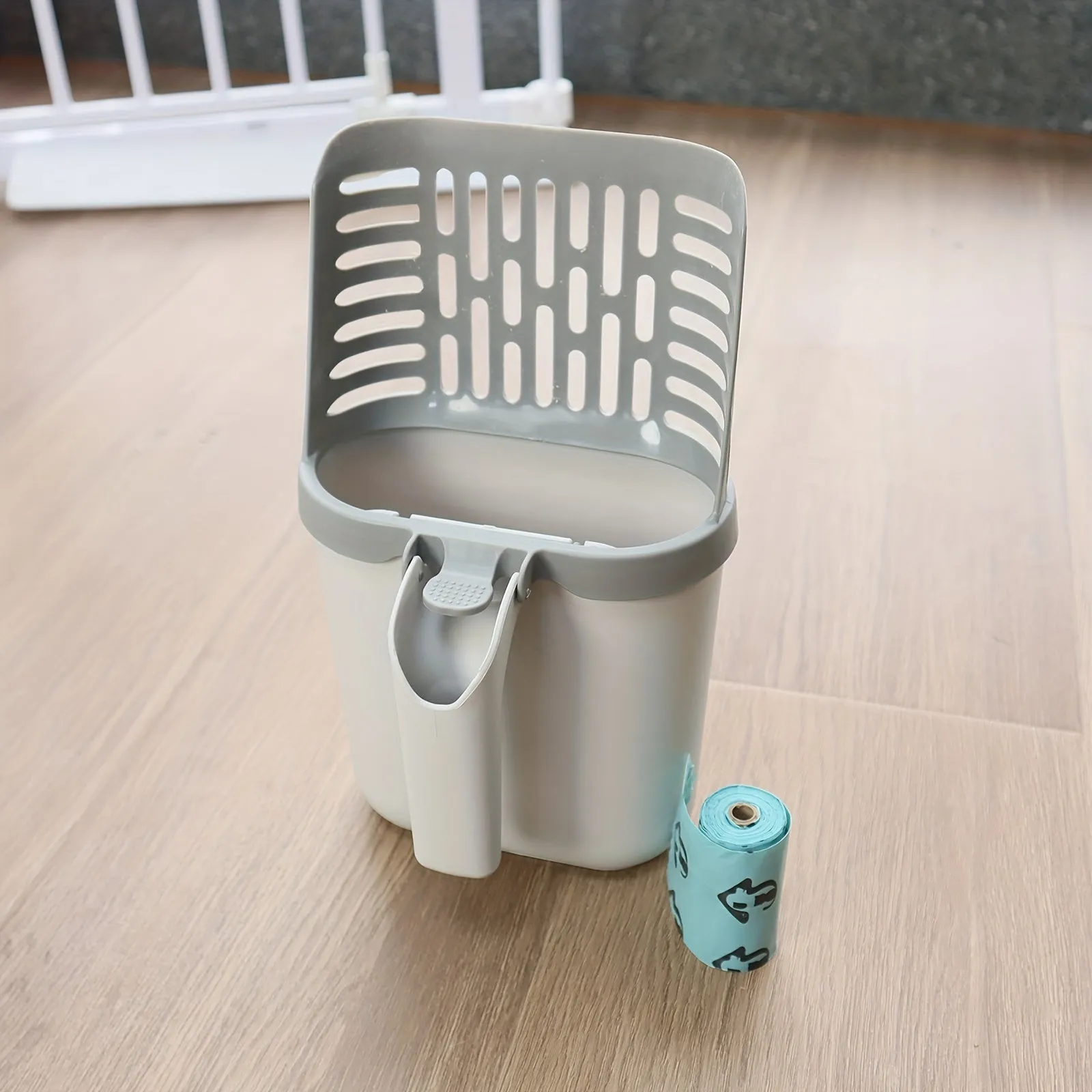 Efficient Cat Litter Scooper with Builtin Waste Container